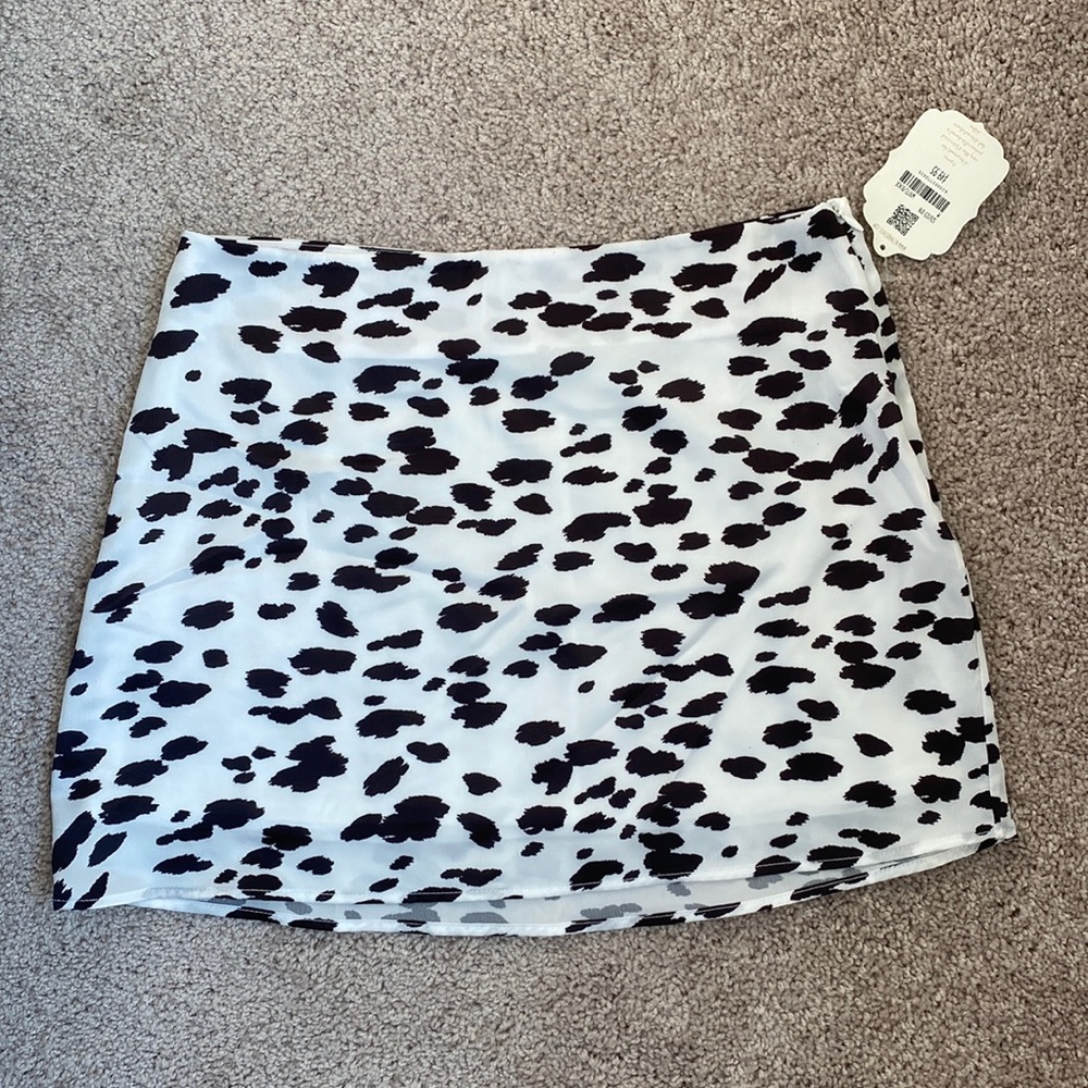 Silk cow print skirt. Size: M. Still has tags!!